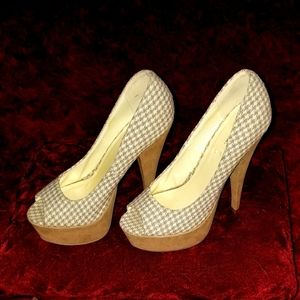 SOLD!!! CAMEL HOUNDSTOOTH peep toe platforms